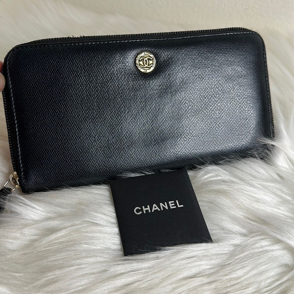 Chanel Black Leather CC Logo Zip Around Long